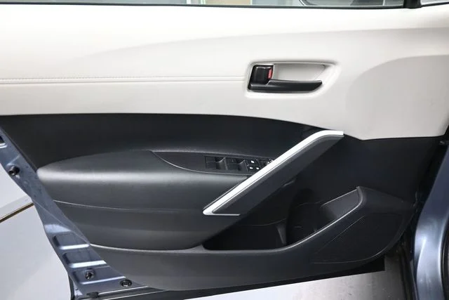 Used 2025 Blue Toyota L image 17