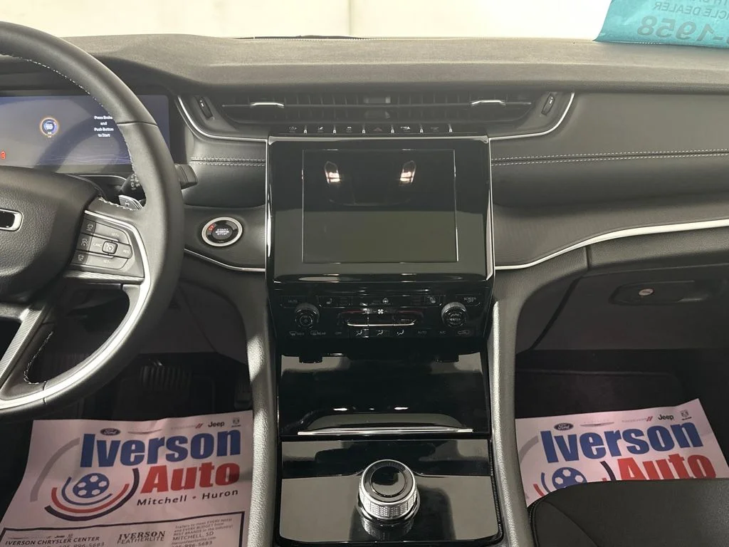 New 2026 Silver Zynith Exterior Paint Jeep Laredo X image 21