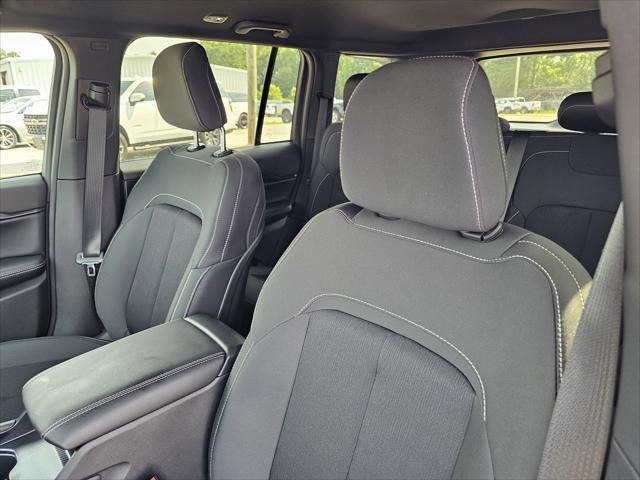New 2026 Bright White Clear-Coat Exterior Paint Jeep Laredo image 18