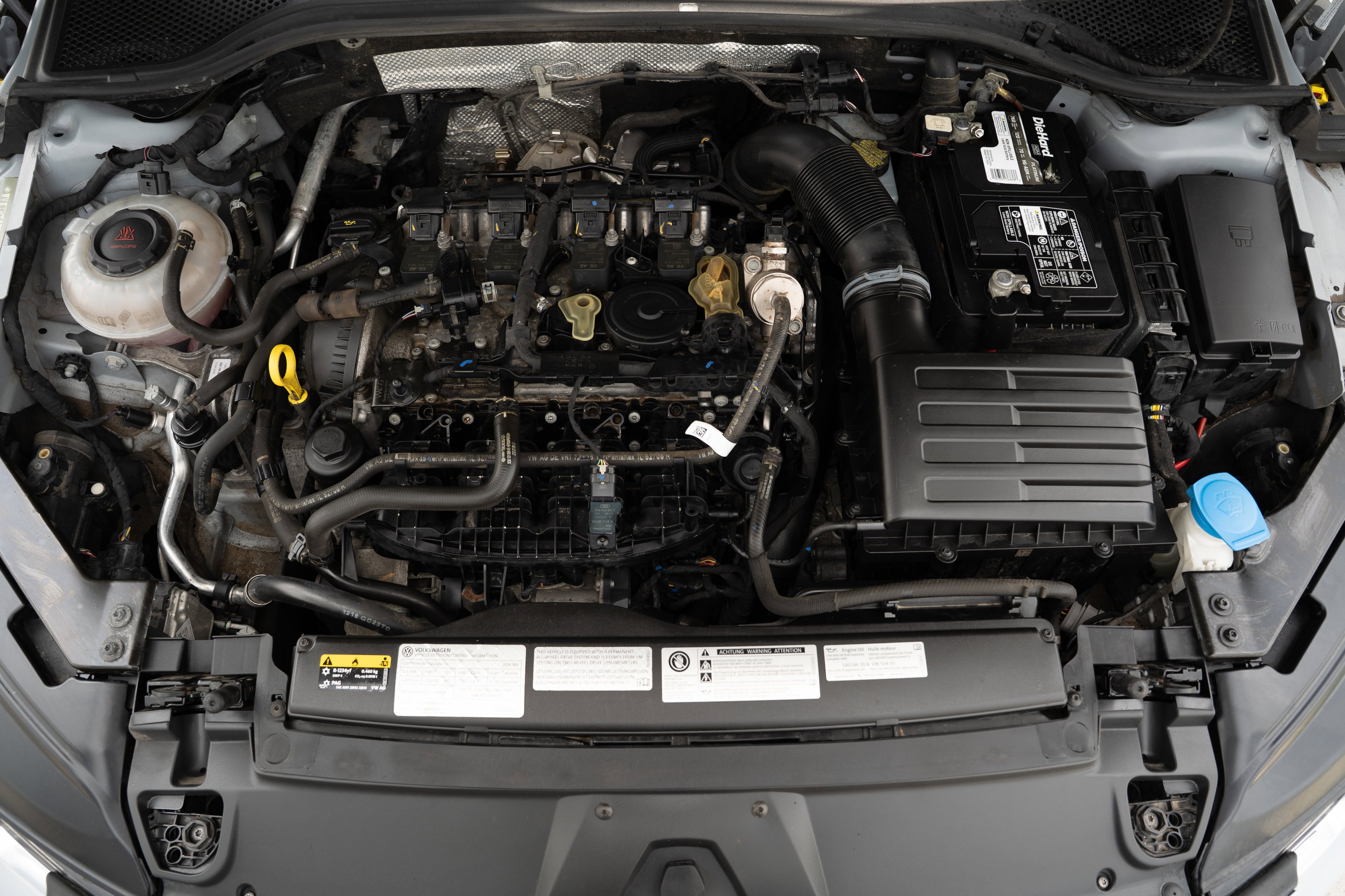 Used 2019 Pyrite Silver Metallic Volkswagen SEL Premium R-Line image 34