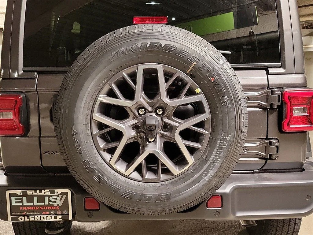 2025 Jeep Wrangler 4-Door Sahara - Photo 18