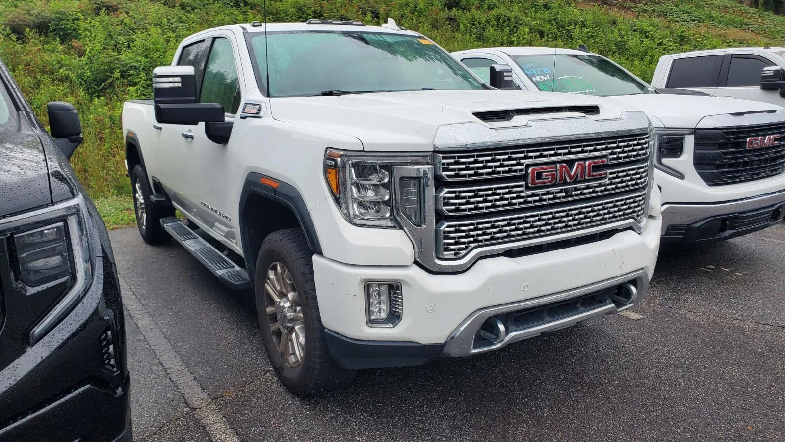 Used 2021 SUMMIT WHITE GMC Denali image 2