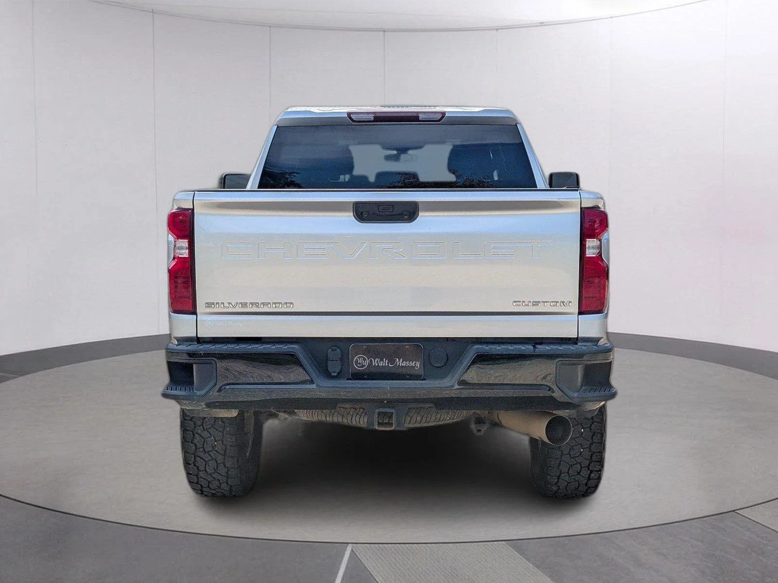 Used 2022 SILVER ICE METALLIC Chevrolet Custom image 4