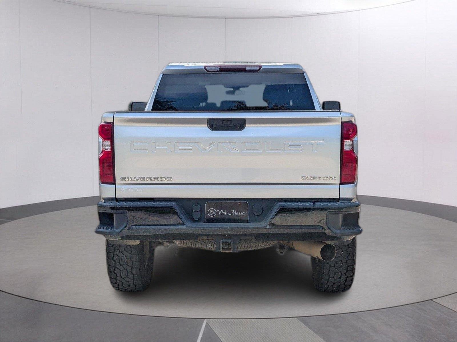 Used 2022 SILVER ICE METALLIC Chevrolet Custom image 4