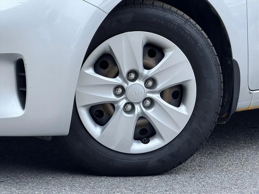 Used 2018 Silver Kia LX image 24
