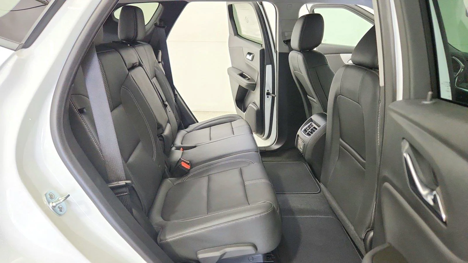 New 2026 Summit White Chevrolet 3LT image 29
