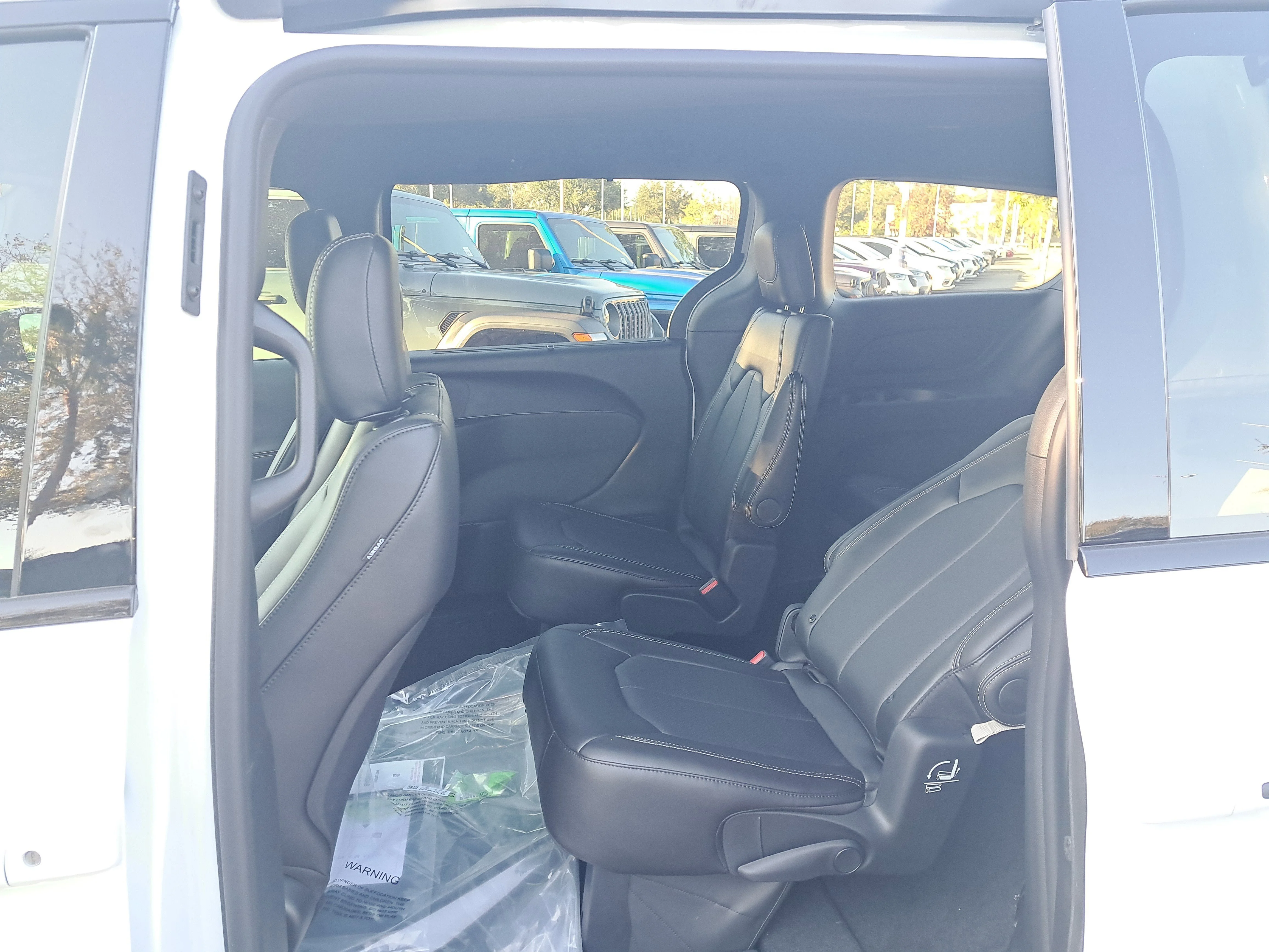 New 2026 Bright White Clearcoat Chrysler Select image 7