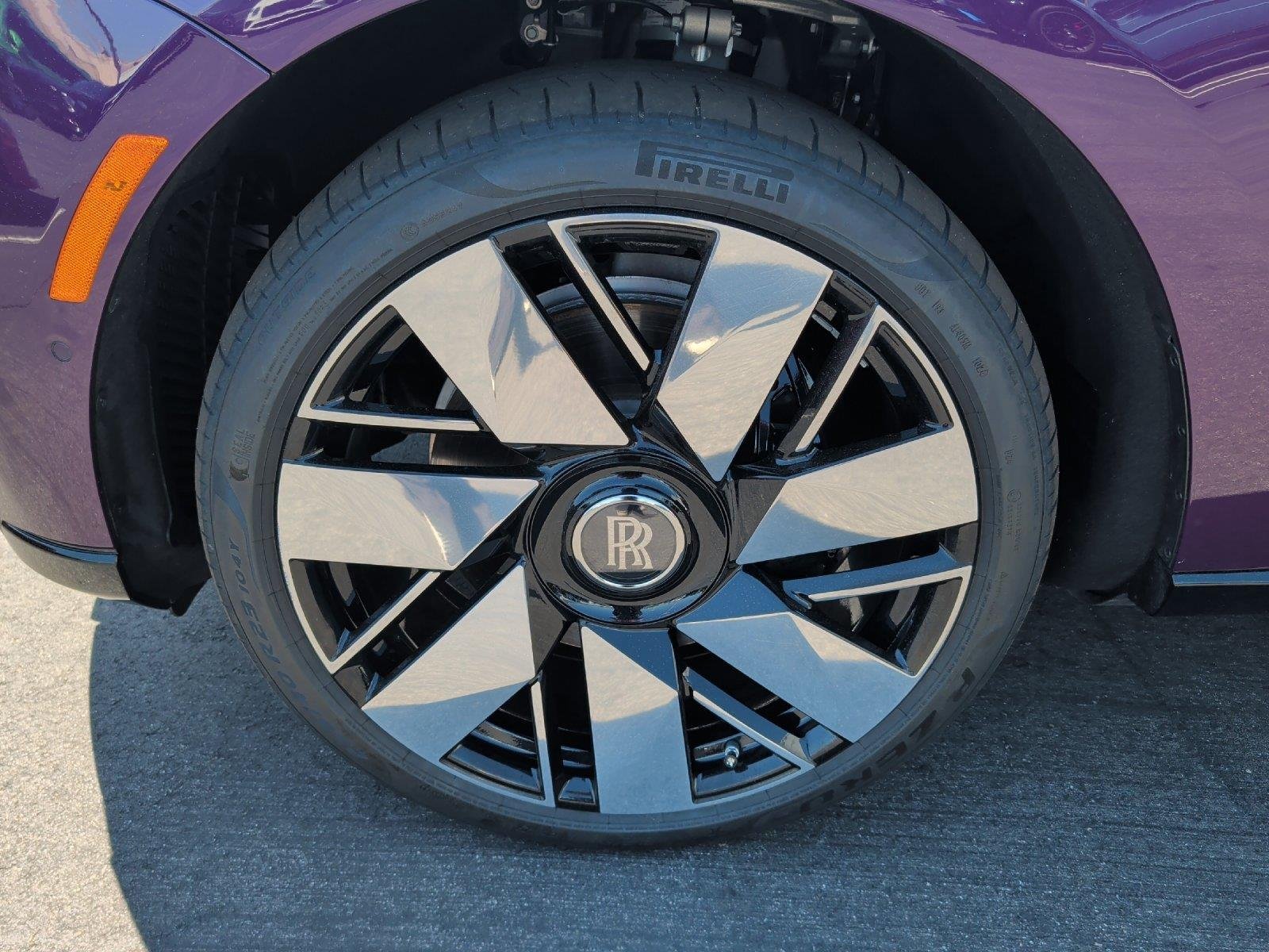 Used 2025 Belladonna Purple Rolls-Royce  image 10