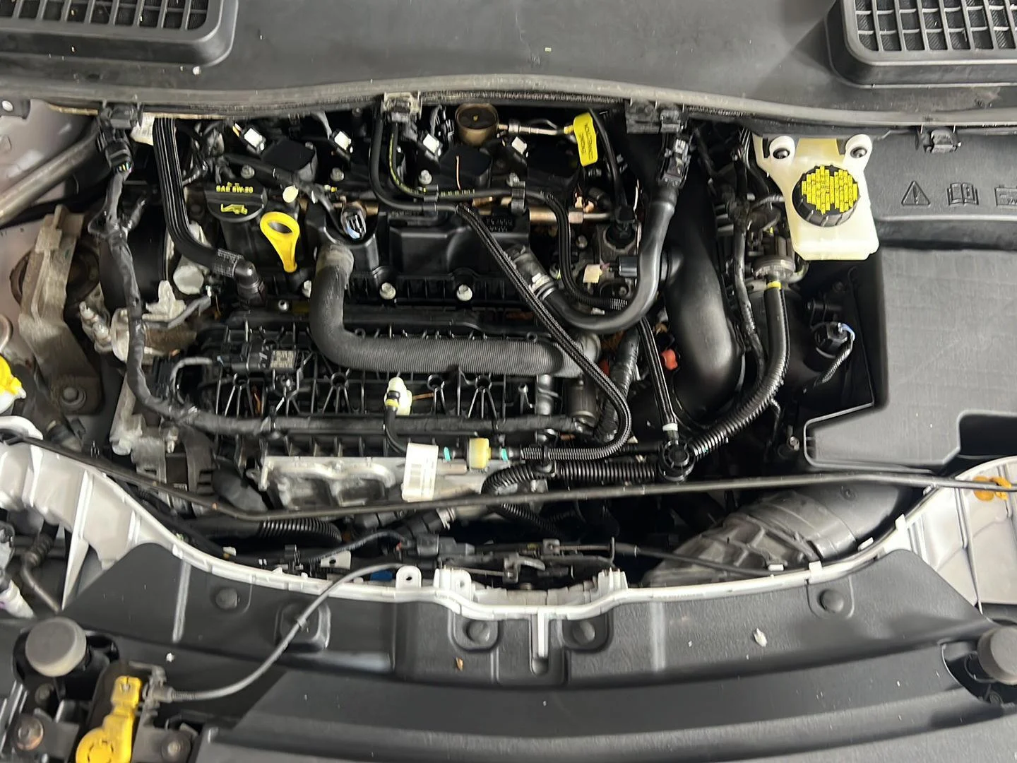 Used 2019 Oxford White Ford SEL image 23