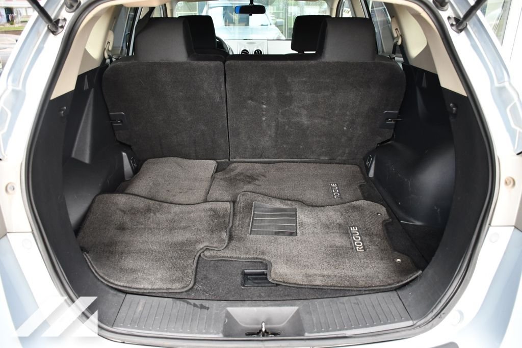 Used 2013 Blue Nissan S image 25