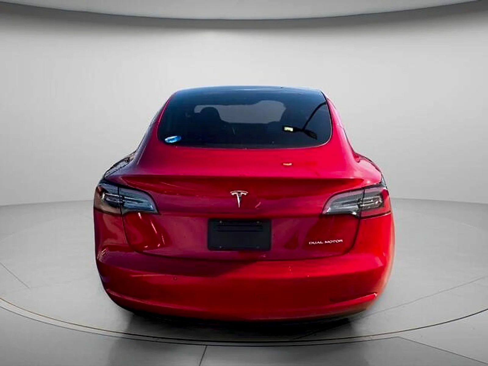 Used 2022  Tesla Long Range Dual Motor All-Wheel Drive image 5