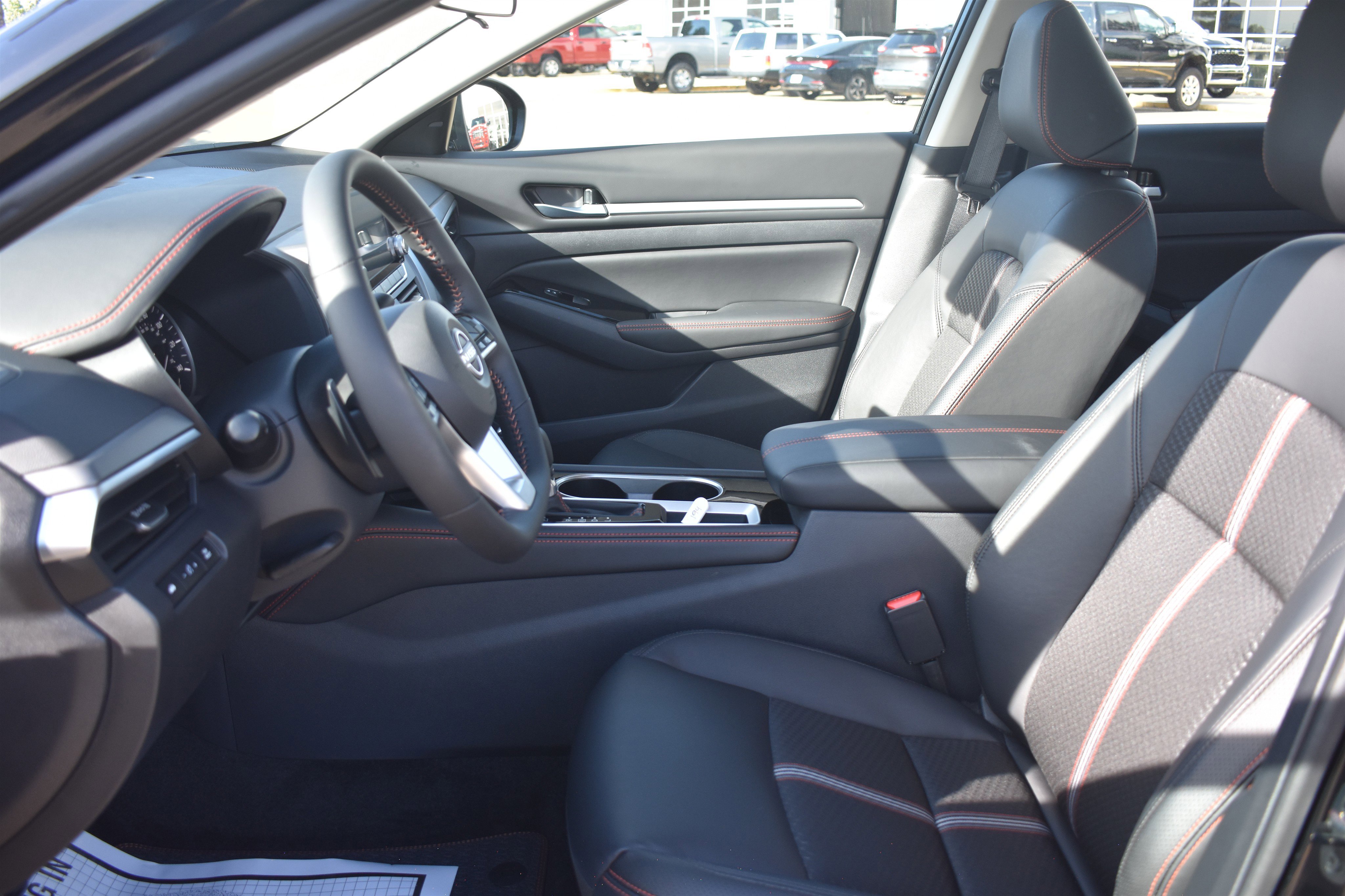Used 2025 Super Black Nissan SR image 15