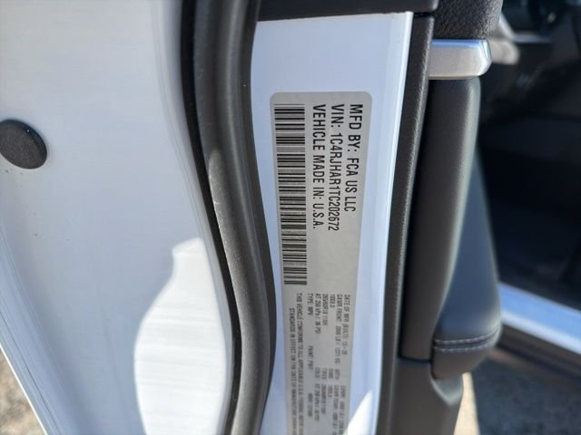 New 2026 Bright White Clear-Coat Exterior Paint Jeep Altitude image 17