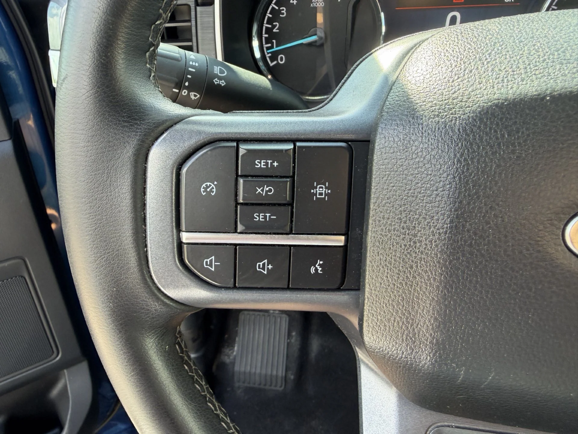 Certified Used 2023 Blue Metallic Ford XLT image 10