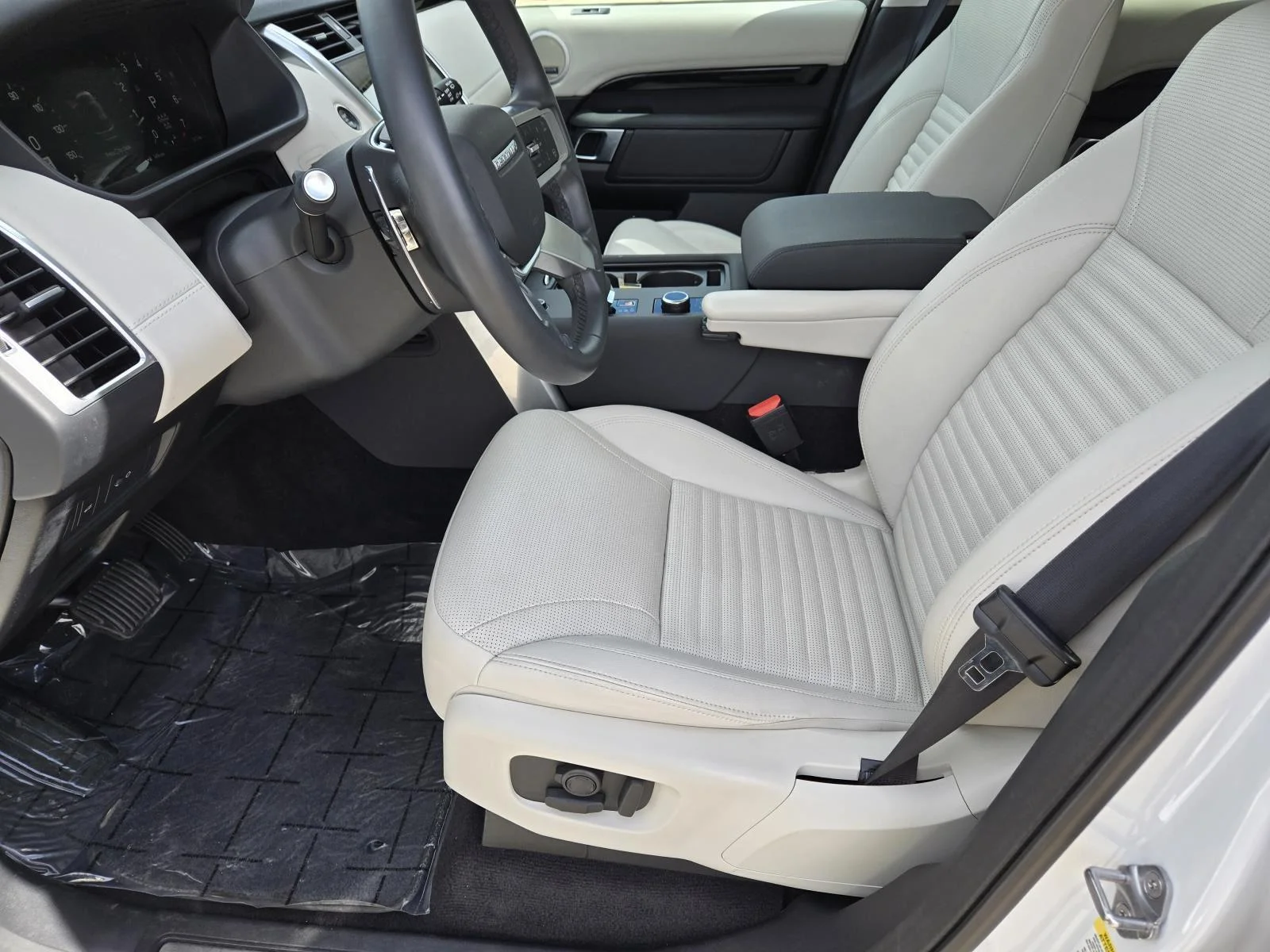 Certified Used 2025 Fuji White Land Rover S image 25