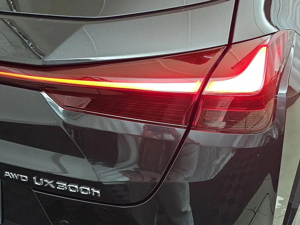 New 2026 Black Lexus 300h Premium image 31