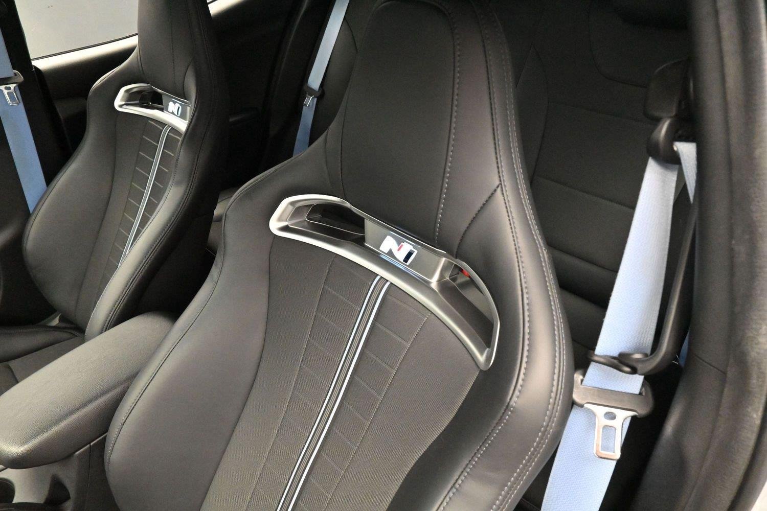 Used 2022 Lunar White Hyundai Base image 13