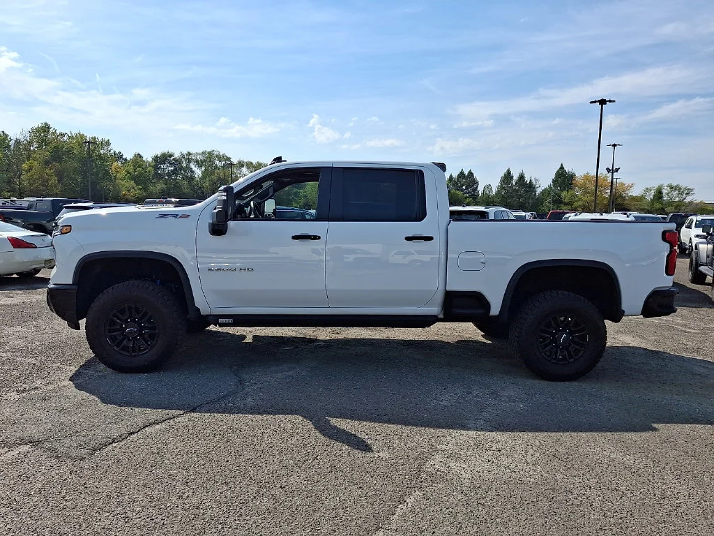 Used 2025 White Chevrolet ZR2 image 7