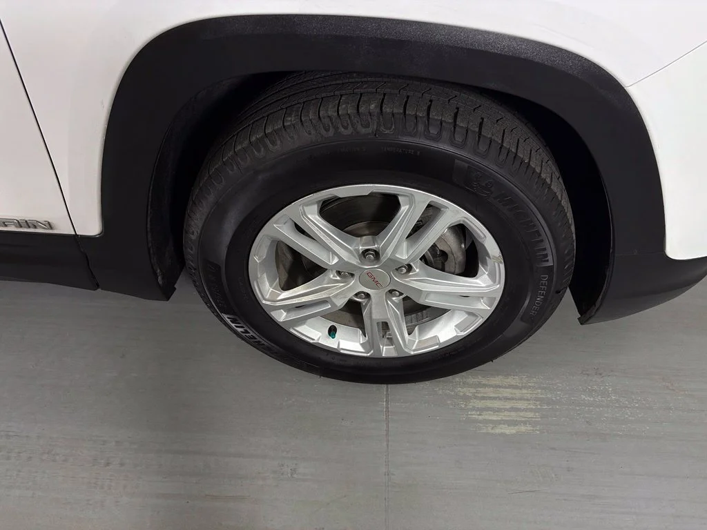 Used 2021 White GMC SLE image 11