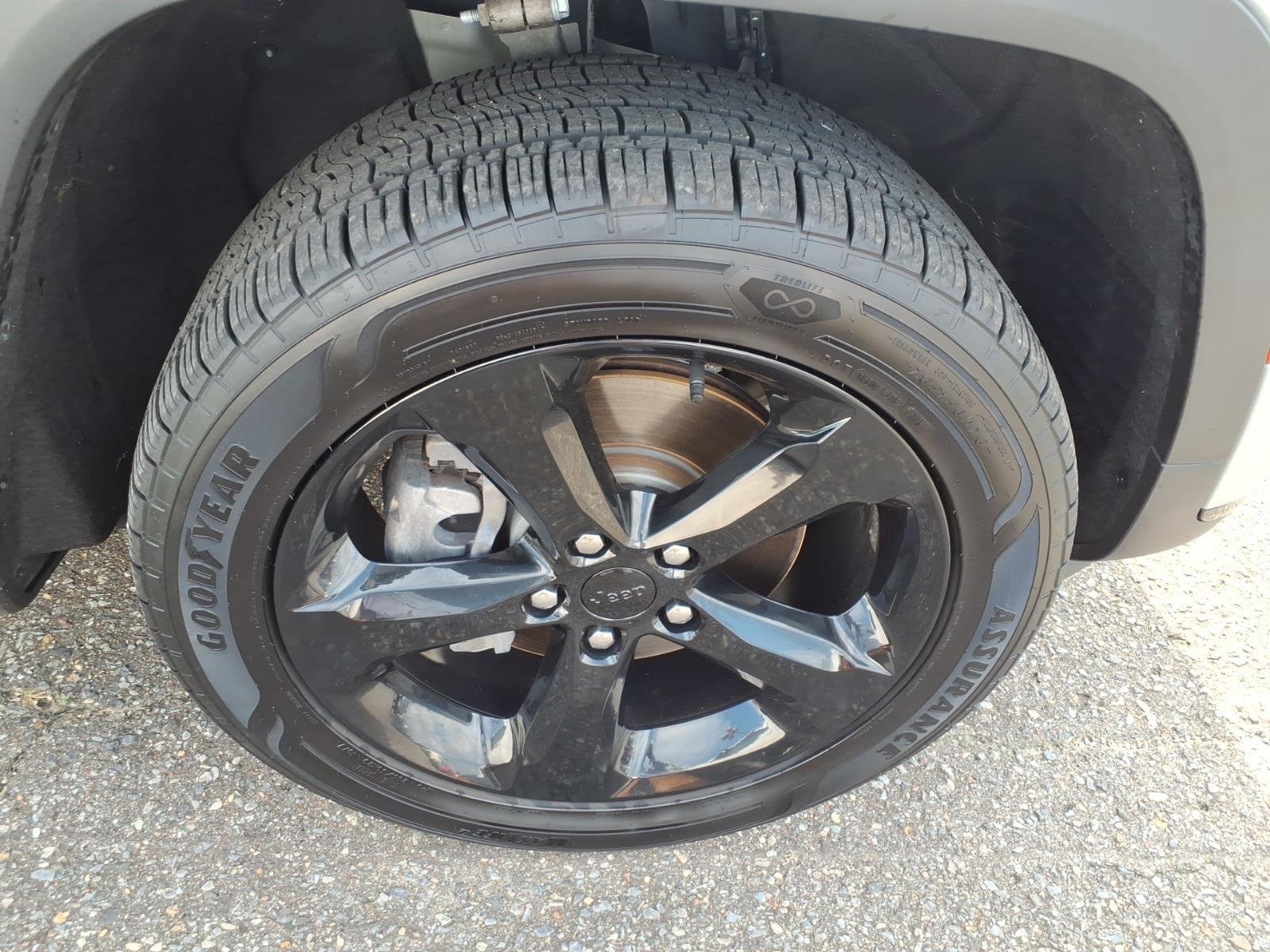 Used 2021 Silver Zynith Jeep Altitude image 8