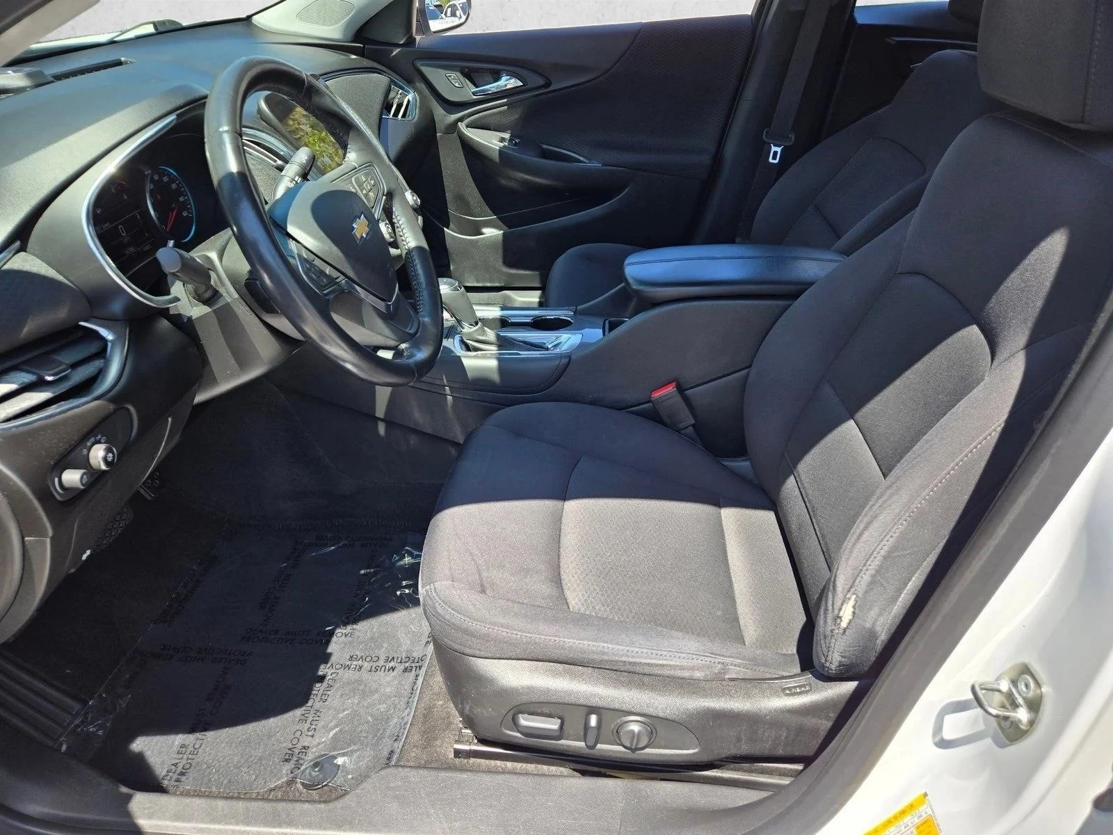Used 2018 Summit White Chevrolet LT image 15
