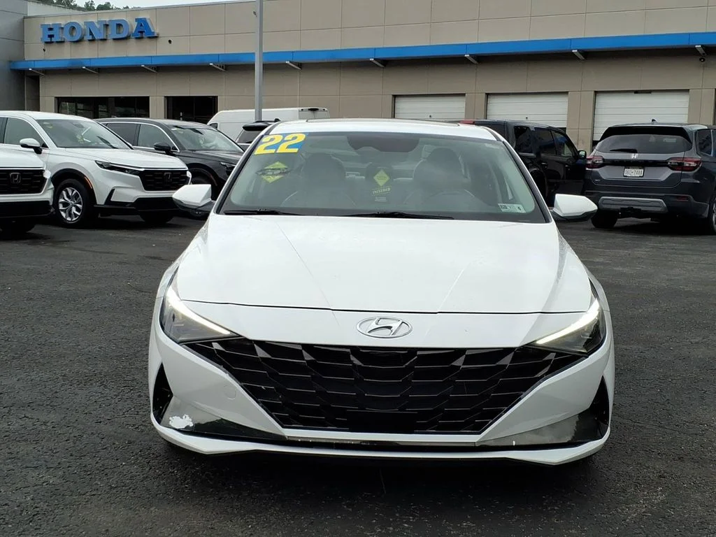 Used 2022 White Hyundai Limited image 3