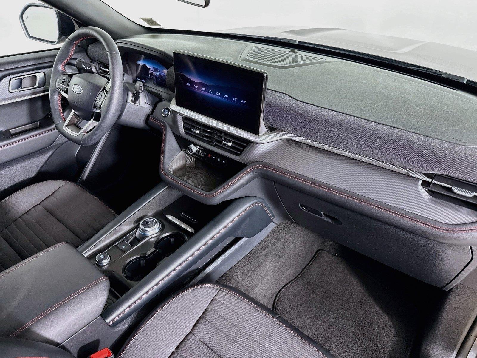 Used 2025 Gray Ford ST-Line image 32