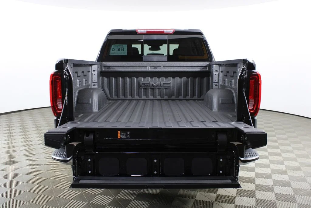 2026 GMC Sierra 1500 SLT - Photo 7
