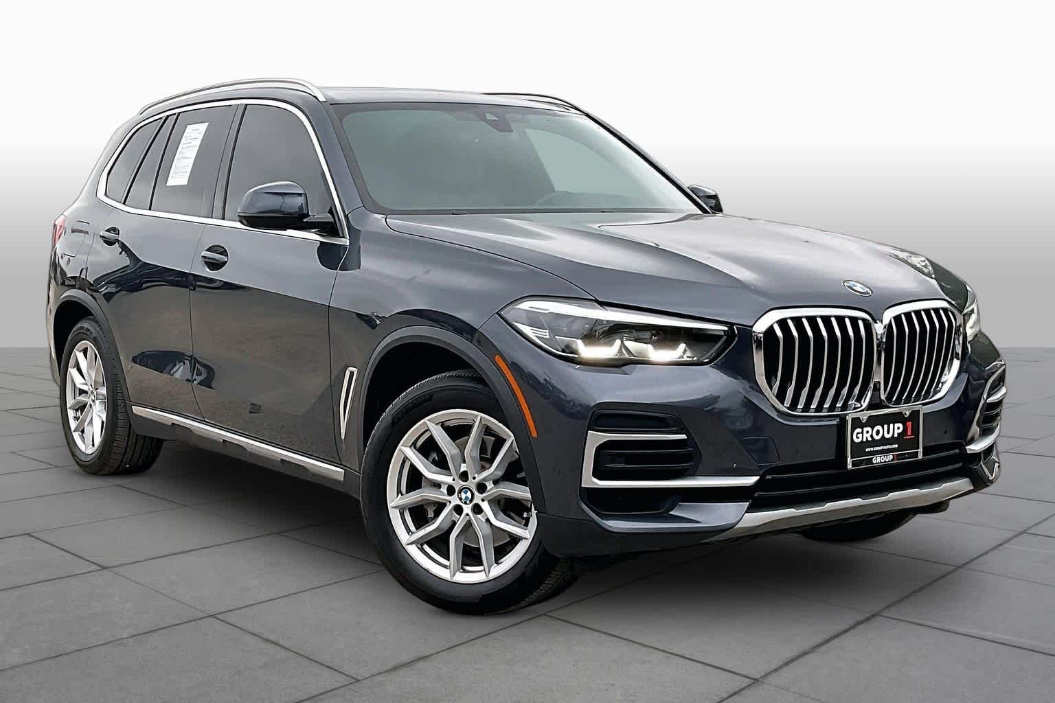 Used 2022 Arctic Grey Metallic BMW sDrive40i image 3