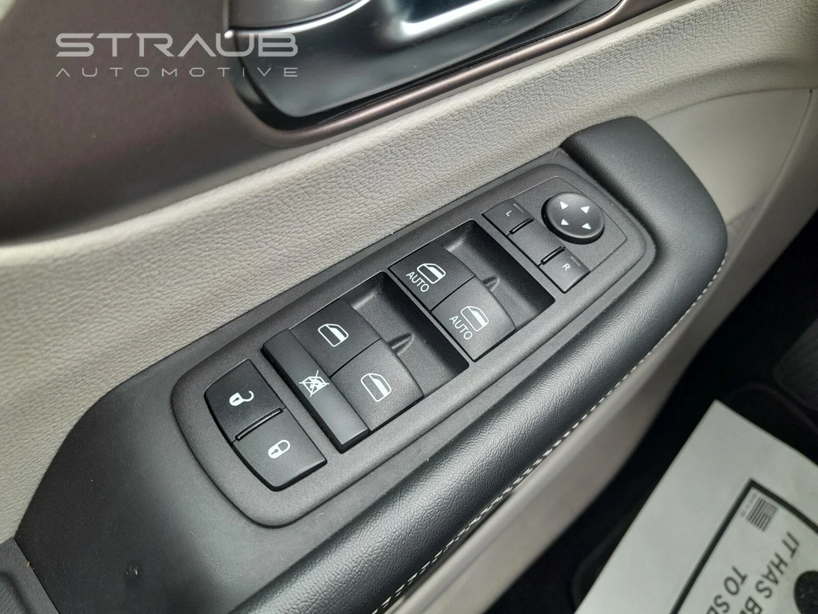 Used 2023 Bright White Clearcoat Chrysler LX image 33