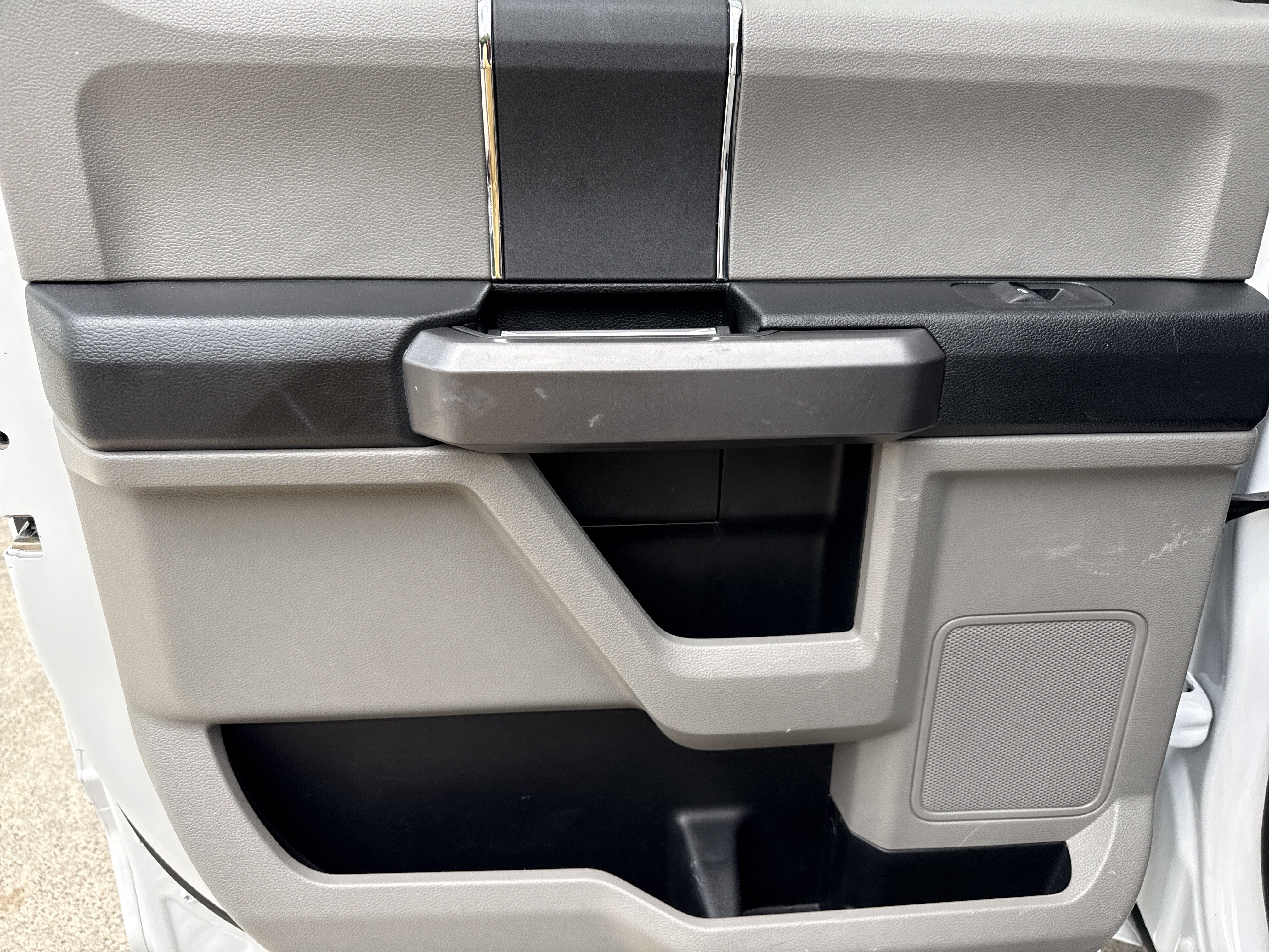 Used 2019 Oxford White Ford XLT image 22