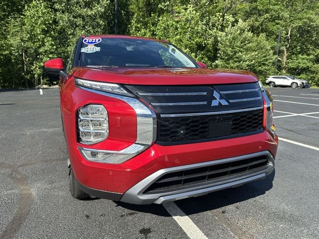 Used 2025  Mitsubishi SE image 11
