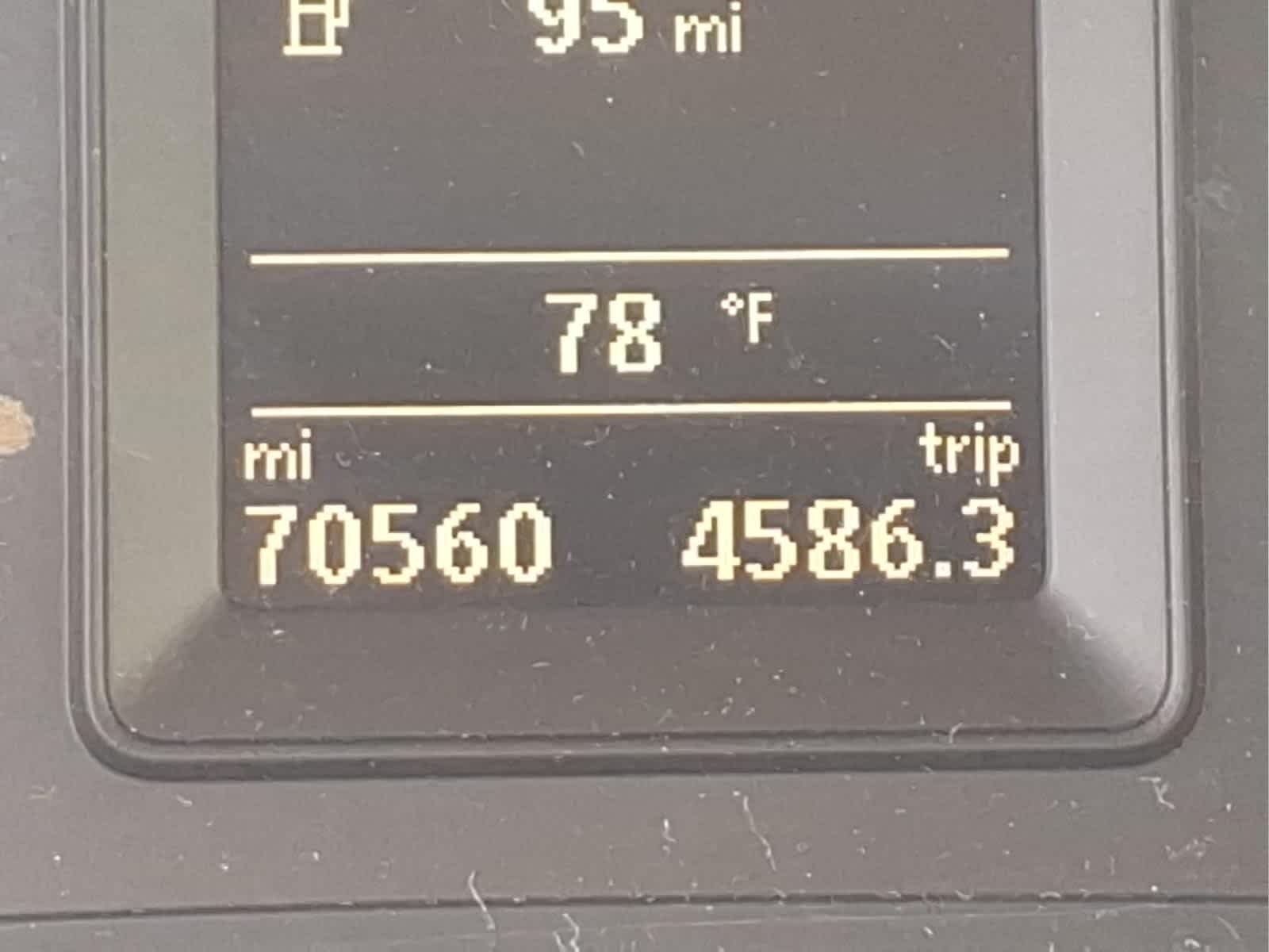 Used 2013 Deep Black Metallic Volkswagen SE w/Sunroof & Nav image 21