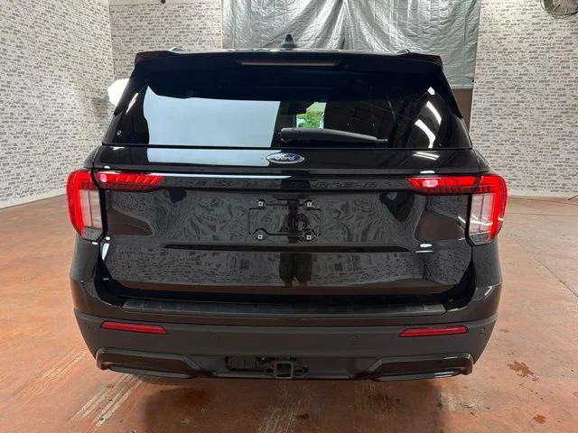 Used 2025 Agate Black Metallic Ford ST-Line image 6