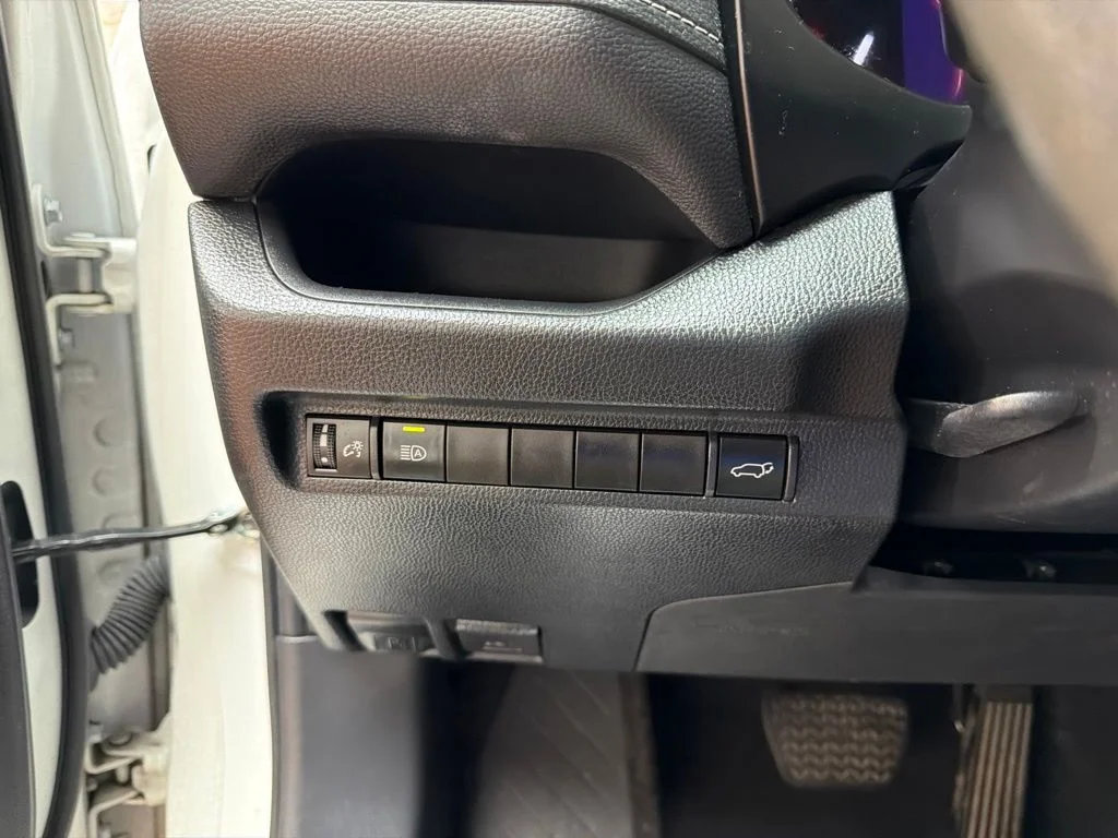 Used 2023 White Toyota XLE image 22