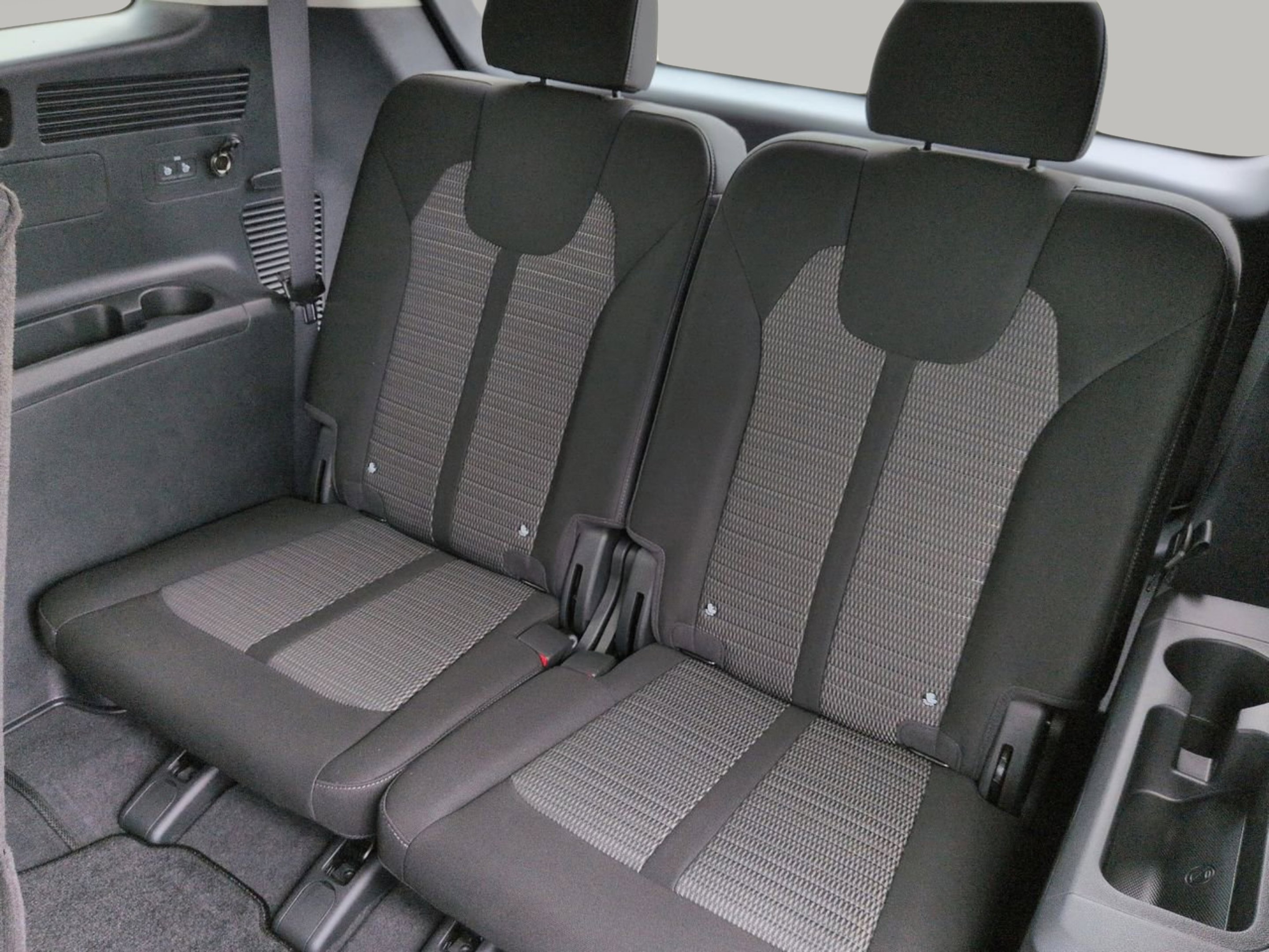 New 2026 Ivory Silver Kia LX image 17