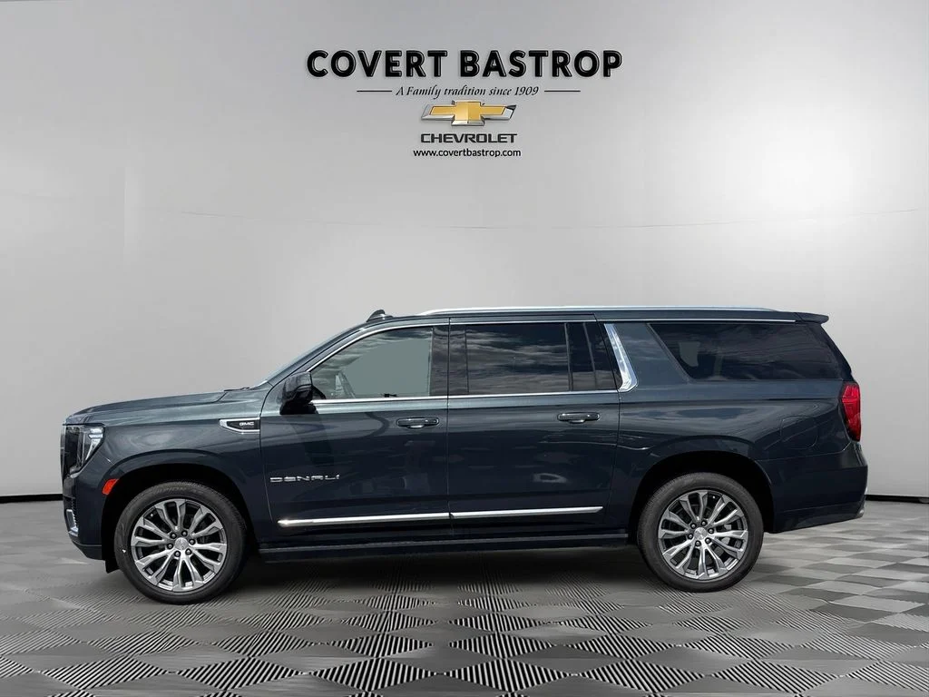 Used 2022 Green GMC Denali image 3