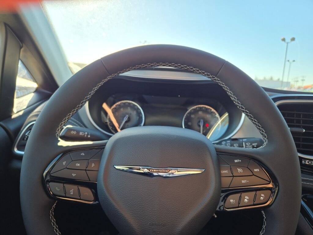 2026 Chrysler Pacifica Limited - Photo 32