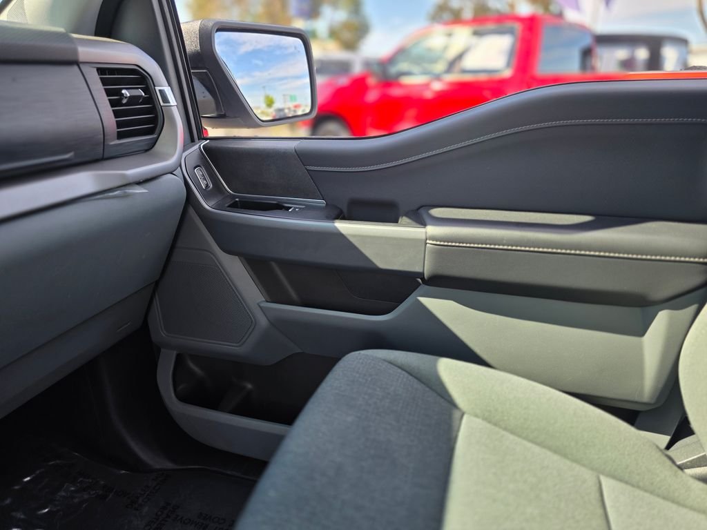 2025 Ford F-150 XLT - Photo 24