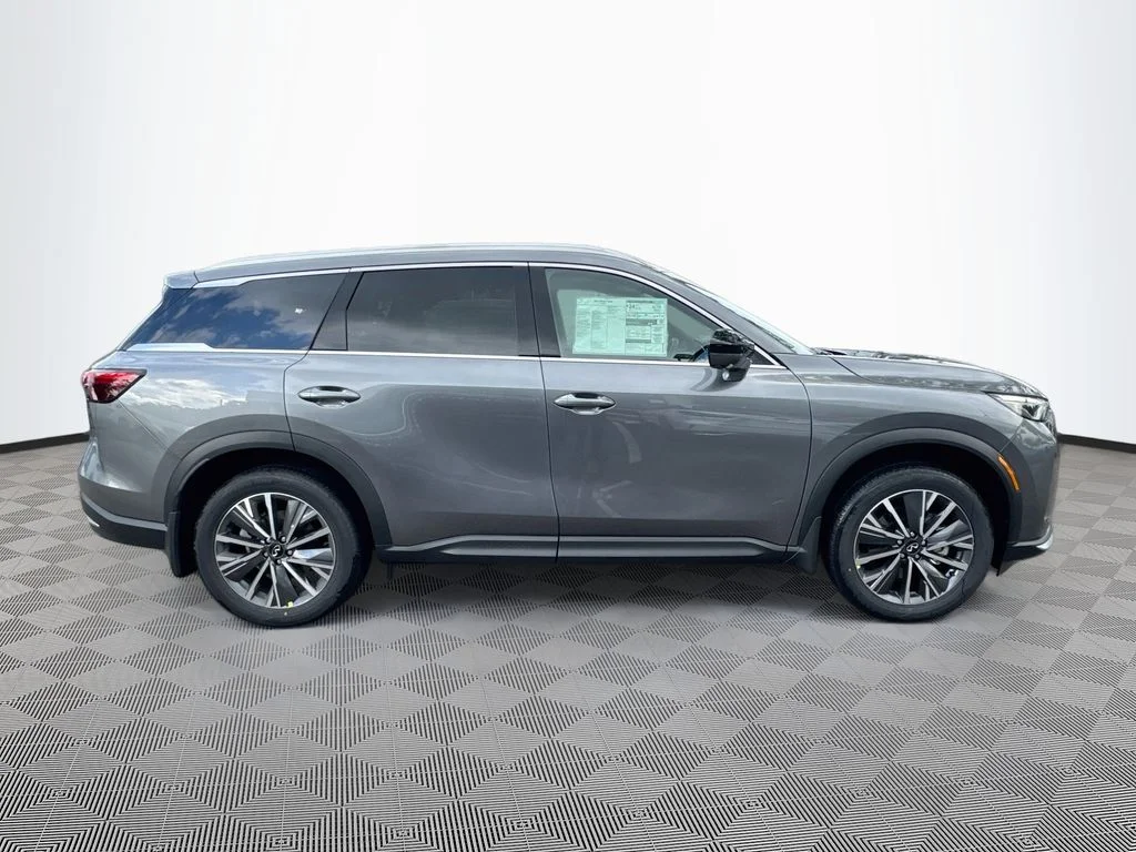 New 2027 Gray INFINITI LUXE image 4