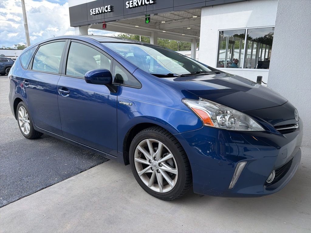 2014 Toyota Prius v Five's photo