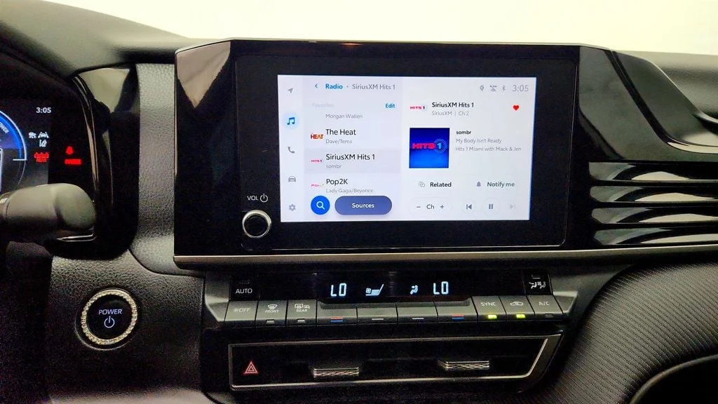 Used 2025 Ice Cap Toyota SE w/ Convenience Pkg image 17