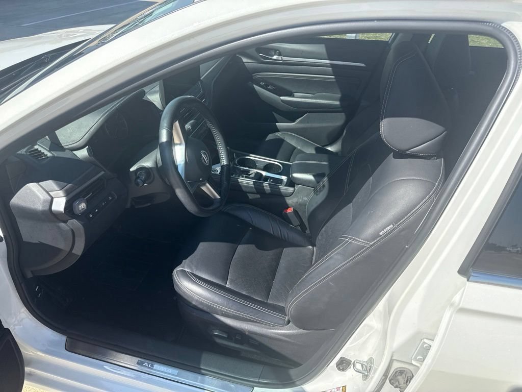 Used 2023 White Nissan SL FWD image 6