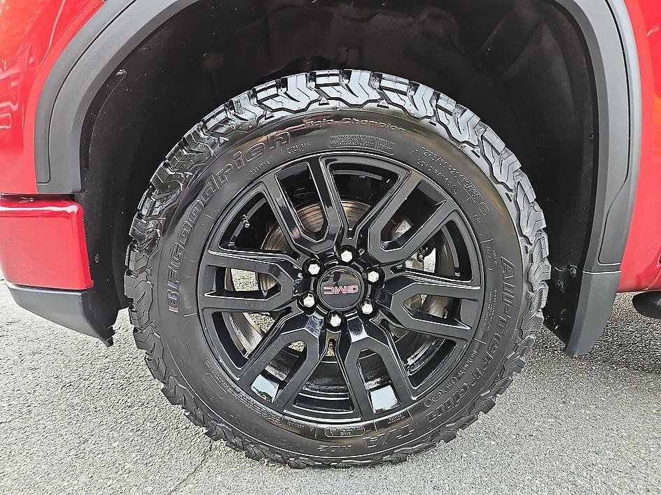 Used 2023 VOLCANIC RED TINTCOAT GMC Elevation image 9