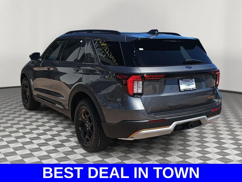 New 2026 Carbonized Gray Metallic Ford Tremor® image 5