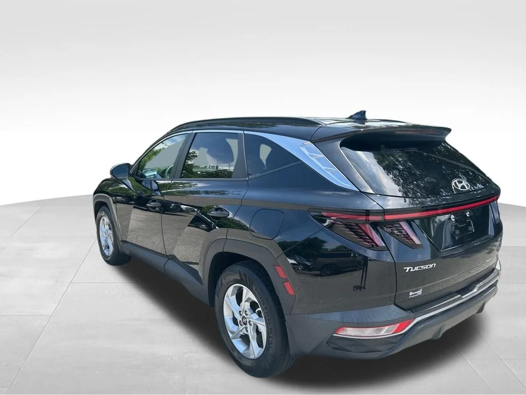Used 2022 Black Hyundai SEL image 3