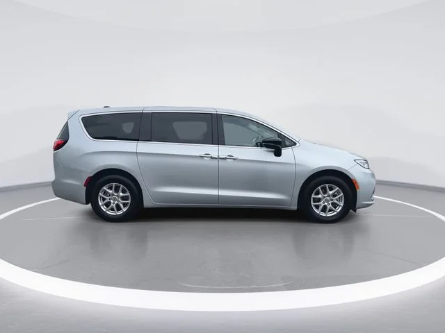 Used 2024 Silver Chrysler Touring L image 9