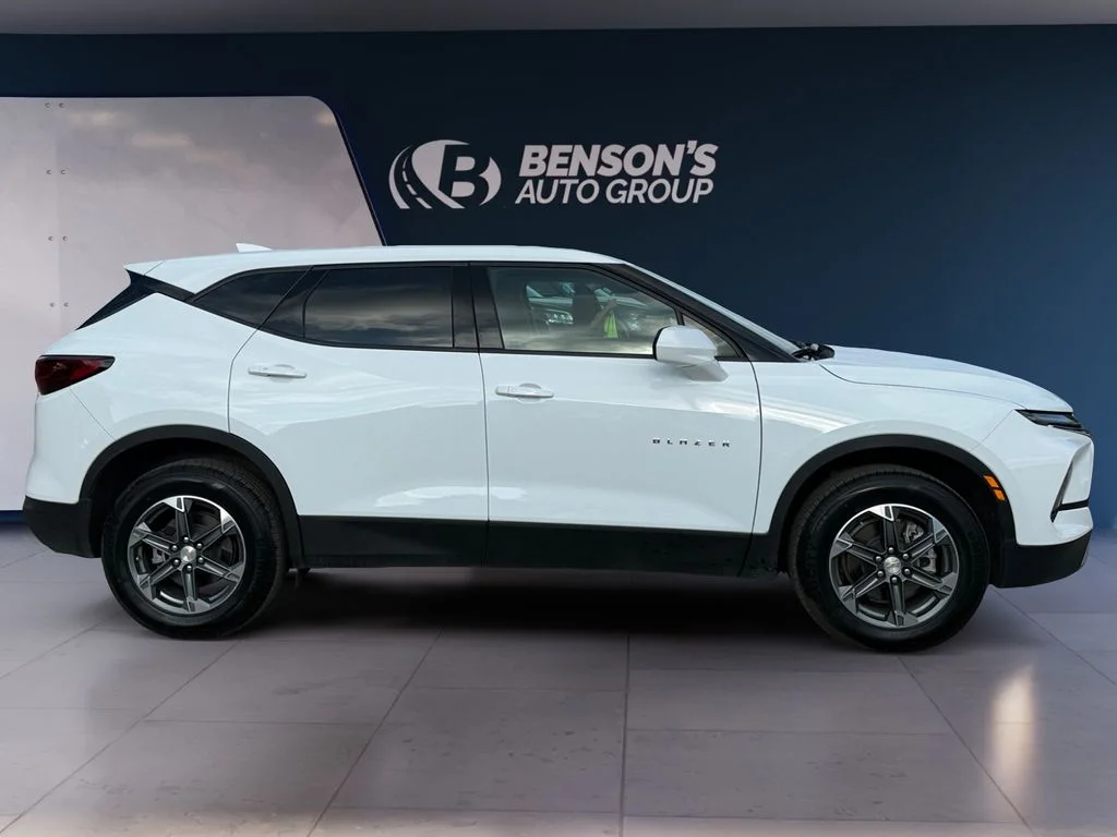 Used 2025 White Chevrolet LT image 6