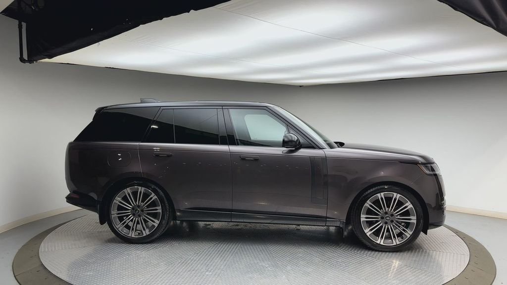 Used 2024 Charente Gray Premium Metallic Land Rover SE image 9