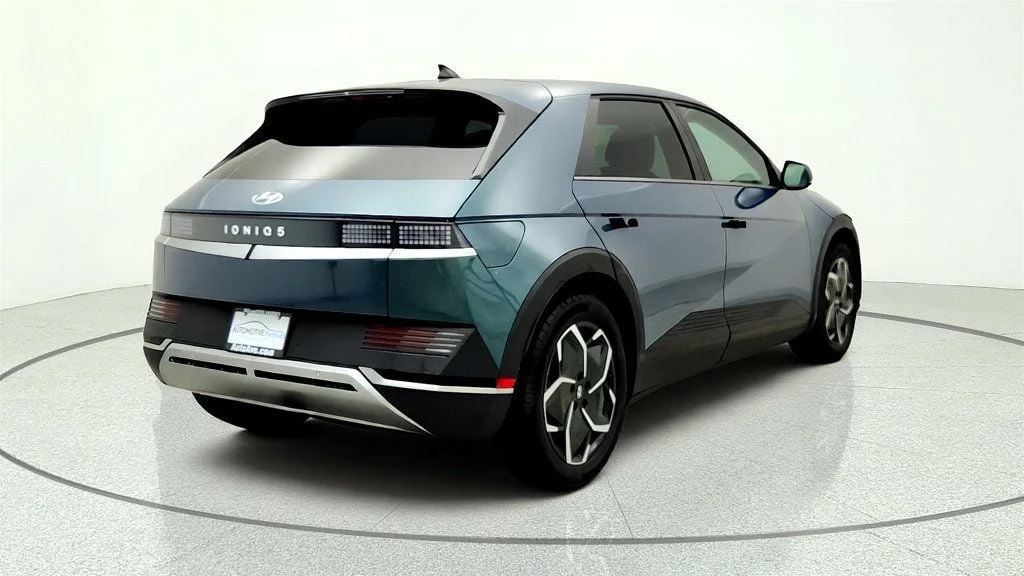 Used 2024 Digital Teal Hyundai SEL RWD image 5
